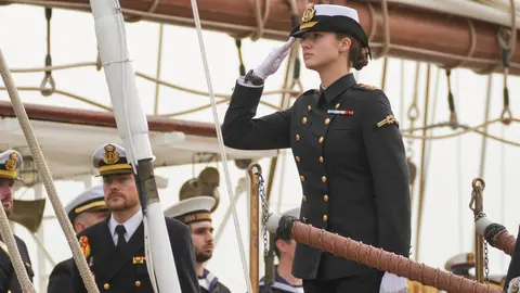 La Princesa de Asturias, Leonor de Borb&oacute;n, embarca en el buque escuela Juan Sebasti&aacute;n Elcano (foto: EP)