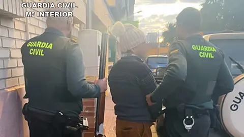 La Guardia Civil detiene a un hombre que dispar&oacute; a la puerta de la vivienda de su vecina de 90 a&ntilde;os en la pedan&iacute;a murciana de Sangonera la Verde (foto: GC)