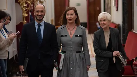 El vicepresidente primero de la Mesa del Congreso, Alfonso Rodr&iacute;guez G&oacute;mez de Celis; la presidenta del Congreso, Francina Armengol y la secretaria segunda de la Mesa del Congreso, Isaura Leal. - Alejandro Mart&iacute;nez V&eacute;lez (foto: EP)