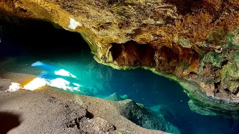 Cueva del Agua en Isla Plana