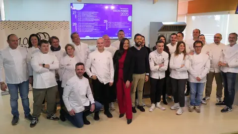 La consejera Carmen Conesa y el director del Instituto de Turismo, con representantes del mundo de la gastronom&iacute;a regional en la presentaci&oacute;n de Madrid Fusi&oacute;n