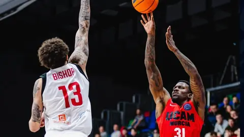 Lance del partido que ha enfrentado al Nymburk y el UCAM Murcia CB (foto: UCAM Murcia)