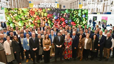 El presidente de la Comunidad, Fernando L&oacute;pez Miras, inaugur&oacute; hoy el estand de la Regi&oacute;n de Murcia en la feria hortofrut&iacute;cola Fruit Log&iacute;stica 2025 (foto: CARM)