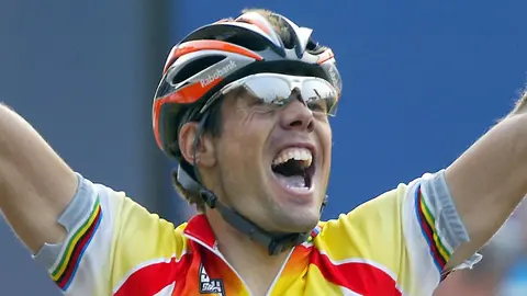 &Oacute;scar Freire, tricampe&oacute;n del mundo de ciclismo (foto: EP)