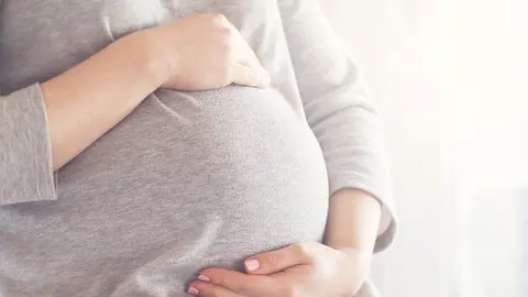 Imagen de recurso de una mujer embarazada (foto: UGR)