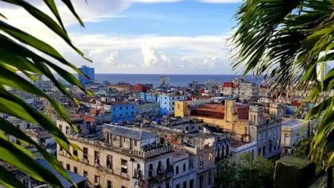 Vuelos a La Habana: Gu&iacute;a de viajes con historia, cultura y sabores imperdibles 