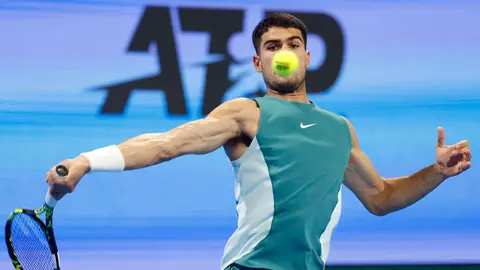 Carlos Alcaraz gana en su estreno en Doha ante Marin Cilic (foto: ATP)