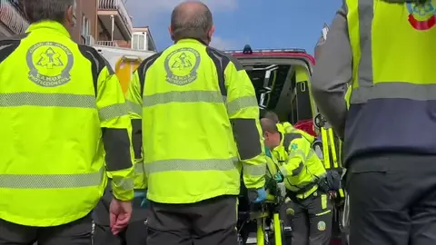 Sanitarios de la Comunidad de Madrid en el lugar de los hechos (foto: Emergencias Madrid)