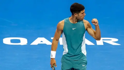 Carlos Alcaraz pasa a los cuartos de final del torneo de Doha (foto: ATP)