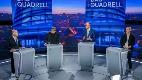 (I-D) Olaf Scholz, Robert Habeck, Friedrich Merz, Alice Weidel participan en el debate televisivo Quadrell. sobre la campa&ntilde;a electoral al Bundestag.