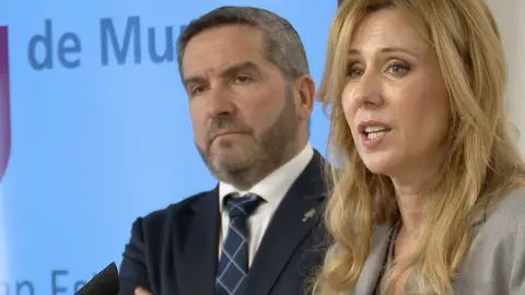 El presidente de CROEM, Miguel L&oacute;pez Abad; y Mar&iacute;a Isabel L&oacute;pez Arag&oacute;n, consejer&iacute;a de Empleo, Empresa y Econom&iacute;a Social (foto: La 7)
