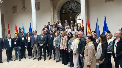 Fernando L&oacute;pez Miras y Jos&eacute; Ballesta reciben a los 30 alcaldes de Ucrania que visitan la Regi&oacute;n  (foto: La 7)
