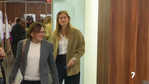 Sara Aagesen, ministra para la Transici&oacute;n Ecol&oacute;gica y el Reto Demogr&aacute;fico del Gobierno de Espa&ntilde;a, se re&uacute;ne con los alcaldes del Mar Menor (foto: La 7)