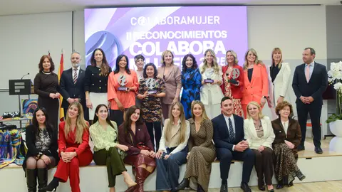 Premiadas y participantes en los Premios Colabora Mujer 2025 (foto: Colabora Mujer)