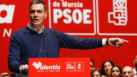El secretario general del PSOE y presidente del Gobierno, Pedro S&aacute;nchez, interviene durante la clausura del XVII Congreso Regional del PSRM-PSOE, en el Auditorio y Palacio de Congresos El Batel, a 2 de marzo de 2025, en Cartagena, Murcia (Espa&ntilde;a). - Edu Botella - Europa Press