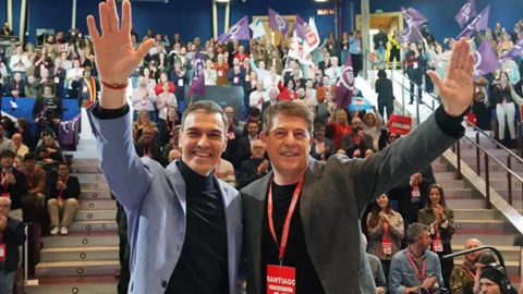 El secretario general del PSOE y presidente del Gobierno, Pedro S&aacute;nchez, y el secretario general del PSdeG, Jos&eacute; Ram&oacute;n G&oacute;mez Besteiro.