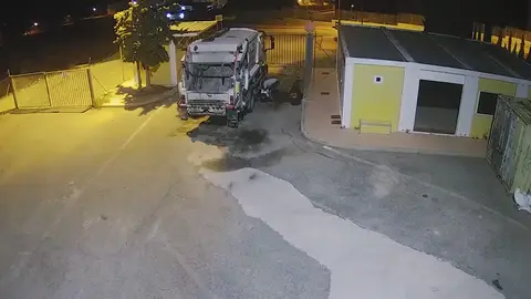 La Guardia Civil detiene a un experimentado delincuente por robar 200 litros gasoil del veh&iacute;culo municipal de recogida de basura (foto: GC)