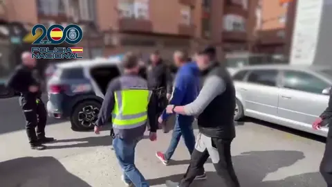 Trabajadores en situaci&oacute;n irregular en el pa&iacute;s tras ser identificados por la Polic&iacute;a Nacional (foto: PN)