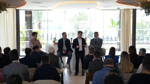 DUDA Y PAULO ROBERTO EN LOS APERITIVOS DEPORTIVOS SBW CON ESTRELLA DE LEVANTE  (5)