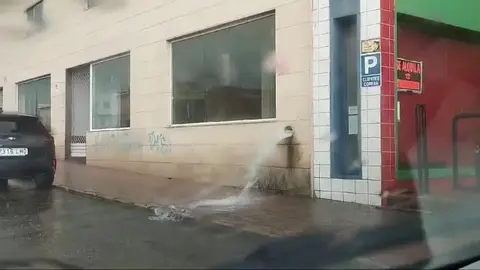 La intensa lluvia y el granizo sorprenden a la Regi&oacute;n