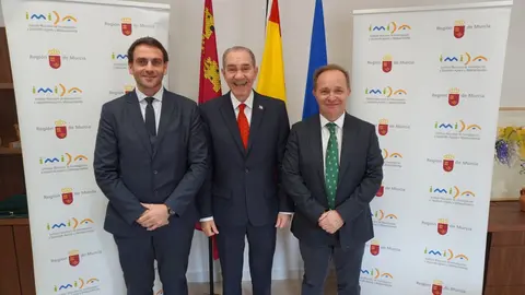 El director del IMIDA, Andr&eacute;s Mart&iacute;nez Bastida, junto al ministro de Educaci&oacute;n Superior, Ciencia y Tecnolog&iacute;a de Rep&uacute;blica Dominicana, Franklin Garc&iacute;a Ferm&iacute;n, y el director general de Acci&oacute;n Exterior y Cooperaci&oacute;n, Juan Jos&eacute; Almela.