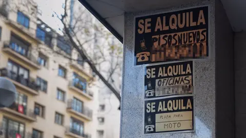 Carteles de alquiler (foto: EP)