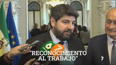 Fernando L&oacute;pez Miras recibe la Biznaga de Plata de M&aacute;laga (foto: La 7)
