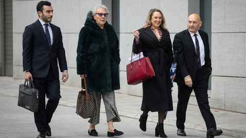 Carmen Pano y Leonor Gonz&aacute;lez Pano declaran como investigadas en el 'caso Hidrocarburos'. (Alejandro Mart&iacute;nez V&eacute;lez / EP)