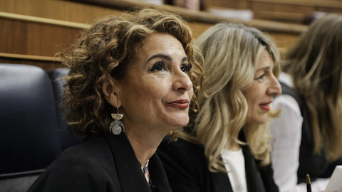 Mar&iacute;a Jes&uacute;s Montero y Yolanda D&iacute;az, durante un pleno en el Congreso de los Diputados, en una foto de archivo.