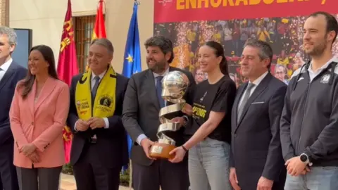 Miras recibe al Jairis (foto: La 7)