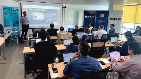 El curso, organizado por la Consejer&iacute;a de Transformaci&oacute;n Digital y Frecom, se enmarca en la estrategia del Gobierno regional para impulsar la transformaci&oacute;n digital y la implantaci&oacute;n de las nuevas tecnolog&iacute;as en sectores estrat&eacute;gicos