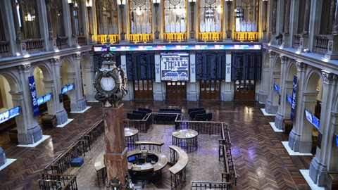 Sal&oacute;n principal de la Bolsa de Madrid