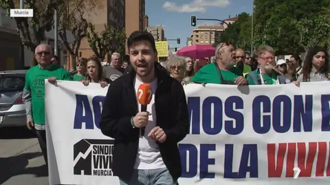 Cientos de personas exigen soluciones a la problem&aacute;tica de la vivienda en Murcia