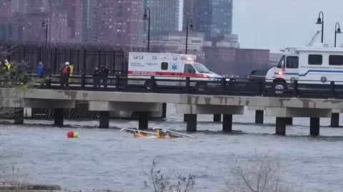 Un helic&oacute;ptero se estrella en el r&iacute;o Hudson