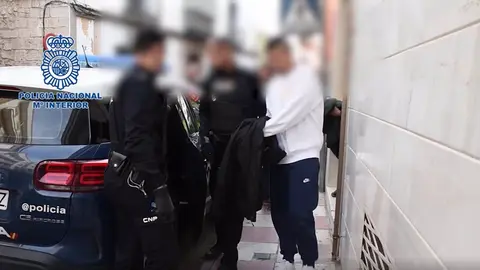 Imagen de archivo de un operativo de la Polic&iacute;a Nacional que liber&oacute; a siete v&iacute;ctimas de explotaci&oacute;n sexual y desmantel&oacute; una red de trata de seres humanos en 2022 (foto: Polic&iacute;a Nacional)