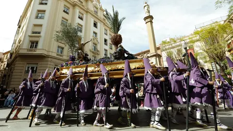 Varias personas durante la procesi&oacute;n de Los Salzillos