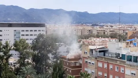 Incendio en la calle Triunfo de Murcia (foto: @PaCorrs)