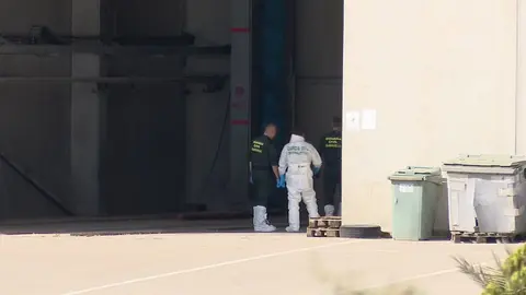 Investigaci&oacute;n en una nave de Librilla (foto: La 7)