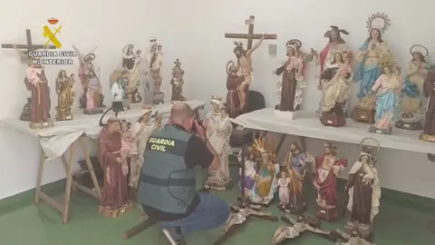 Algunas de las figuras sacras recuperadas en el marco de la operaci&oacute;n 'Coemeterium'