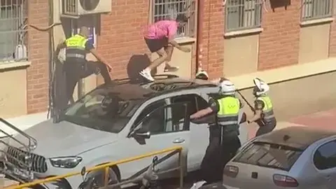 Hombre detenido en el barrio murciano de Santiago El Mayor por el robo de un veh&iacute;culo de alta gama en La Manga (foto: La 7)