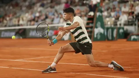 Alcaraz gana Dzumhur y est&aacute; en octavos