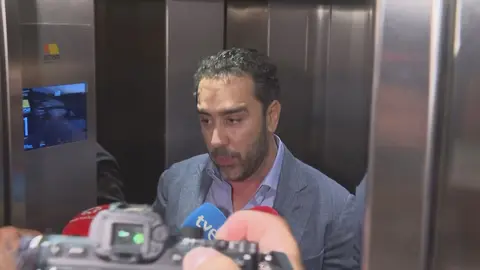 V&iacute;ctor de Aldama tras la comparecencia de Leire D&iacute;ez (foto: La 7)