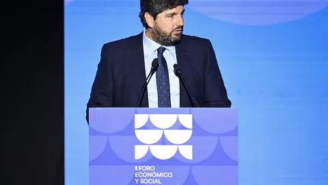 El presindente del Gobierno regional, Fernando L&oacute;pez Miras, reivindica un Plan Nacional del Agua en el Foro Mediterr&aacute;neo