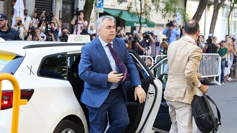 El exsecretario de Organizaci&oacute;n del PSOE Santos Cerd&aacute;n a su llegada a declarar en el Tribunal Supremo