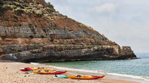 El Camping El Port&uacute;s presenta su programa de actividades n&aacute;uticas y de aventura en el entorno de Cala Morena, la Sierra de la Muela, Cabo Ti&ntilde;oso y Rold&aacute;n