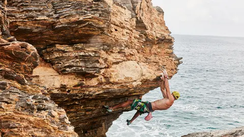 &minus;	Ubicado en un enclave paisaj&iacute;stico privilegiado, el espacio ofrecer&aacute; opciones de ocio como rutas en kayak, snorkel, buceo o escalada y animaci&oacute;n para todas las edades