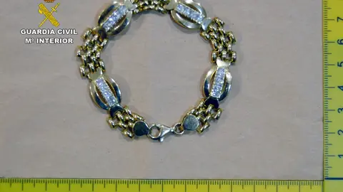 Guardia Civil detiene a una mujer por robar joyas en la casa de su vecina con unas llaves extraviadas (foto: GC)