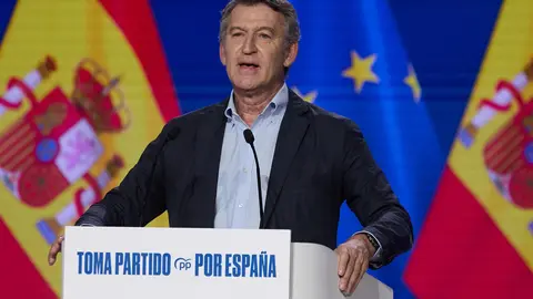 Alberto N&uacute;&ntilde;ez Feij&oacute;o durante su discurso en la tercera jornada del Congreso Nacional de Partido Popular en Madrid (foto: La 7)