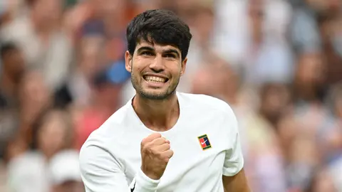 Carlos Alcaraz tras ganar a Rublev en Wimbledon para pasar a cuartos de final (foto: Wimbledon)