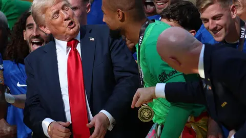 El portero Cartagenero Robert S&aacute;nchez con Donald Trump (foto: Agencias)